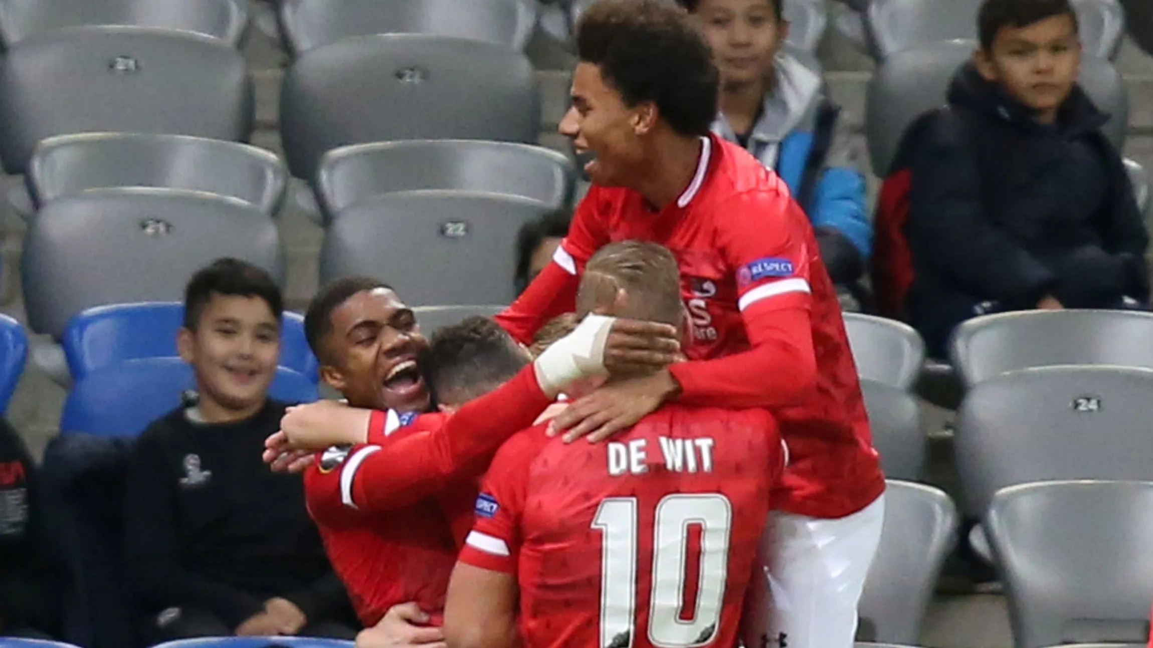 Trefzeker AZ laat FC Astana weer kansloos