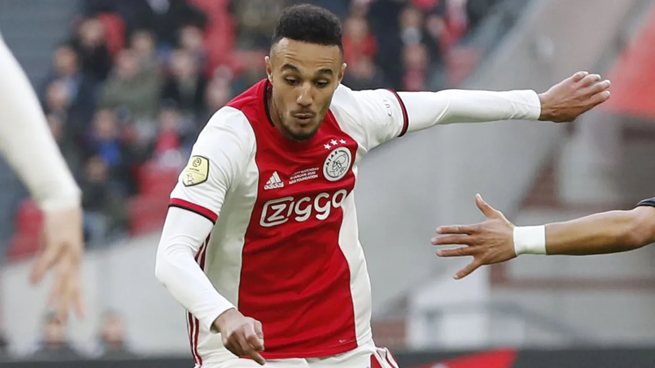 Ajax ziet Mazraoui uitvallen met enkelblessure