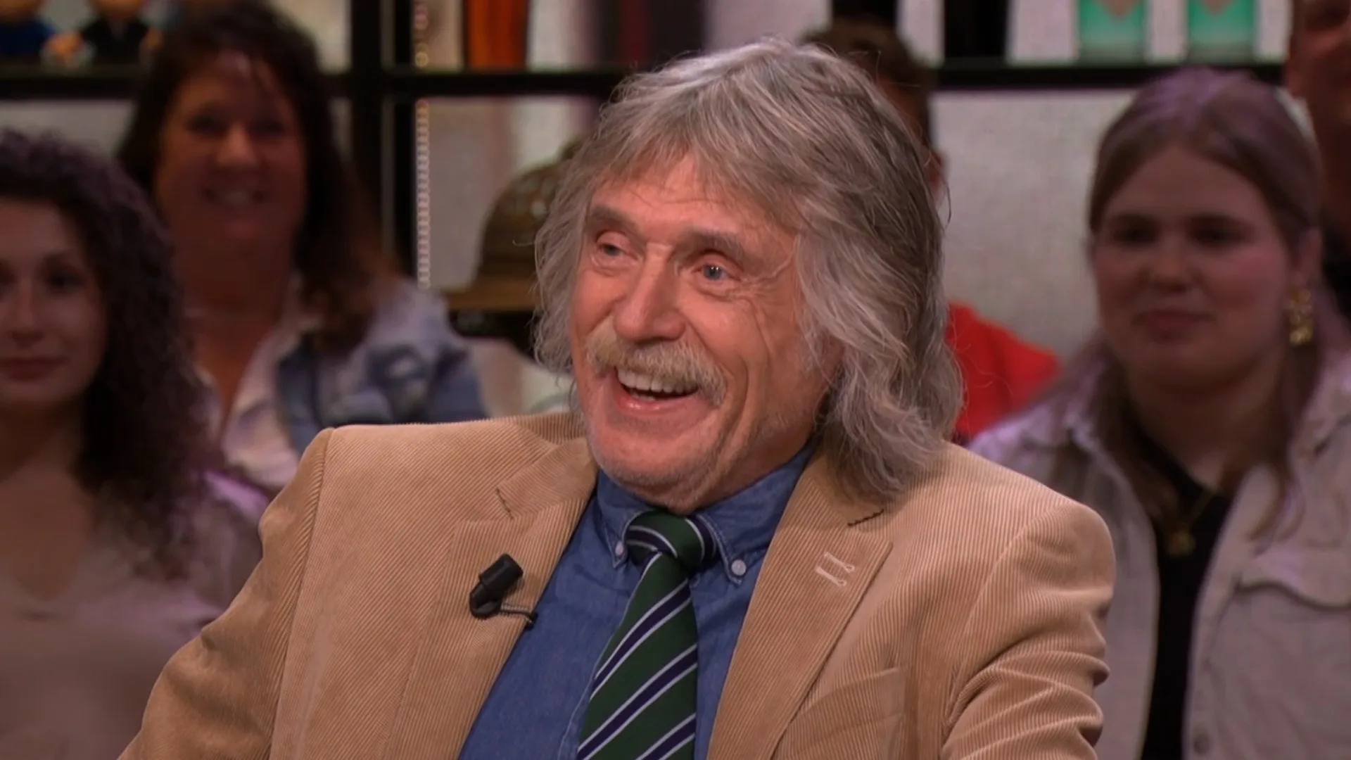 Johan zag stelletje flikflooien in rijdende auto: 'Ik ben er een kwartier naast blijven rijden!'