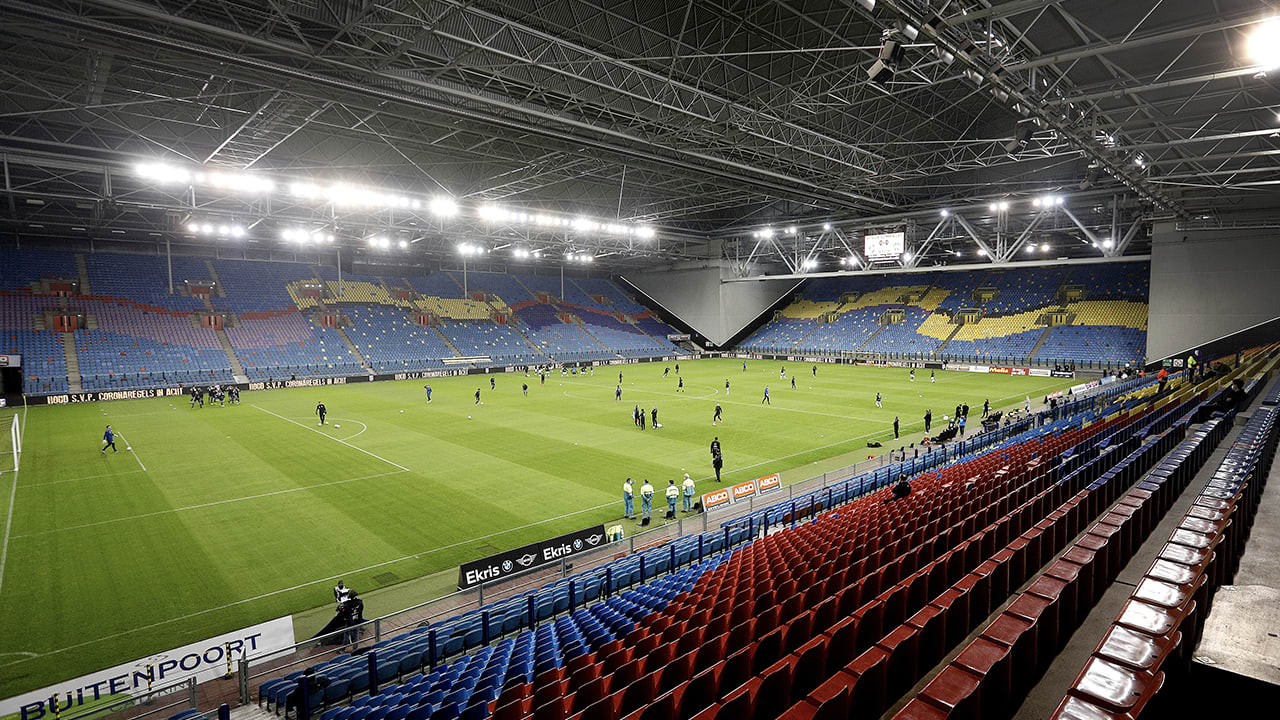 'Vitesse staat op omvallen: KNVB dreigt proflicentie op korte termijn in te trekken'