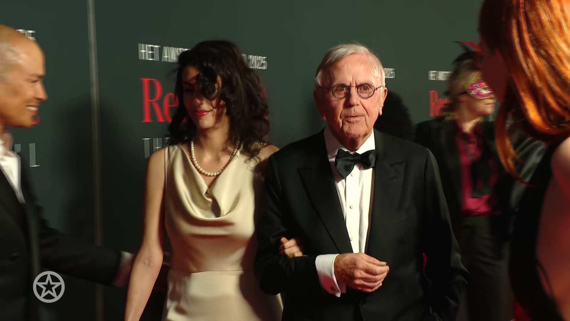 Harry Mens verschijnt met verrassende dame op de rode loper