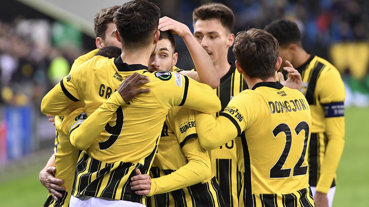 Vitesse klopt FC Utrecht en treft AZ in finale play-offs