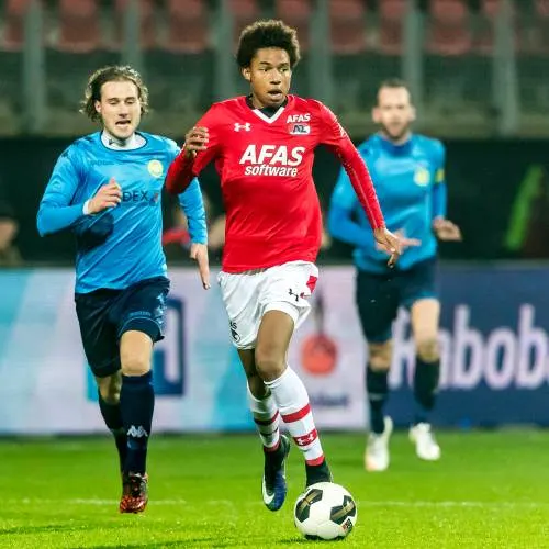 Stengs maakt na 14 maanden rentree bij AZ