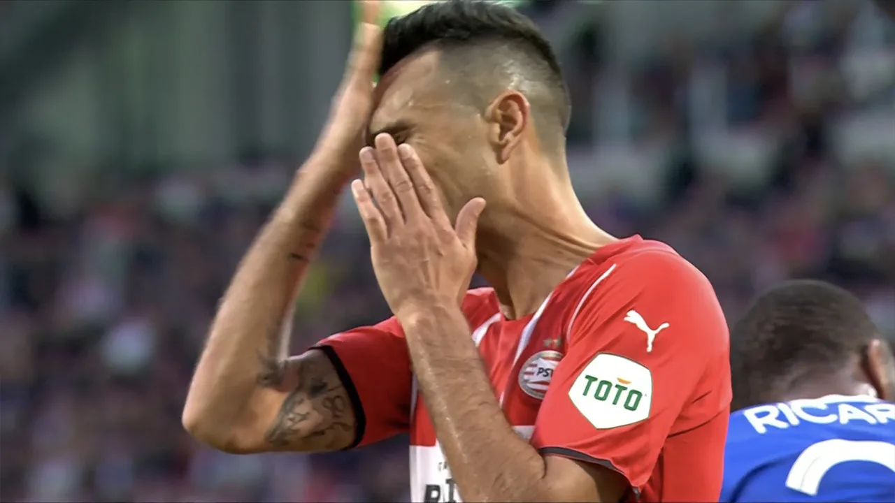 KANS: Zahavi kopt van dichtbij over het doel van Schmeichel