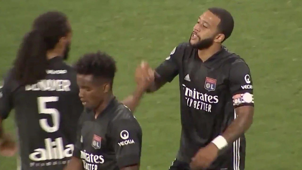 Memphis is terug en scoort achter het standbeen