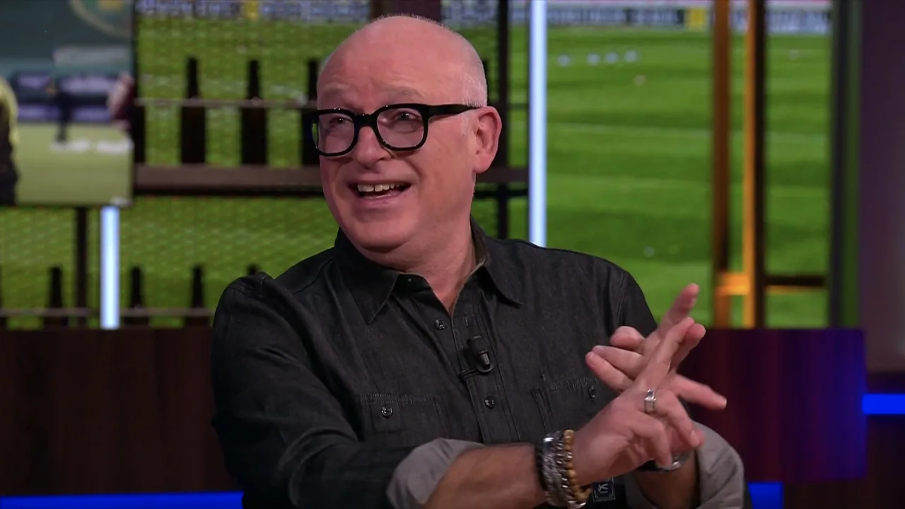 De mannen hebben lol om succes VVV-spits Giorgos Giakoumakis