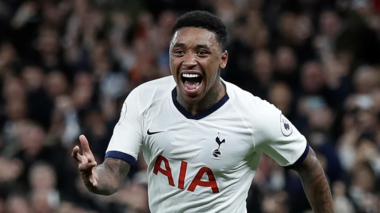 Bergwijn scoort fraai bij debuut voor winnend Tottenham