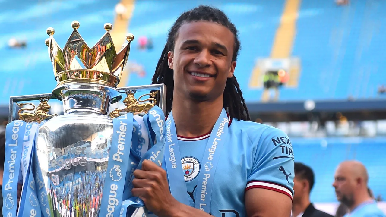 Officieel: Nathan Aké verlengt contract bij Manchester City