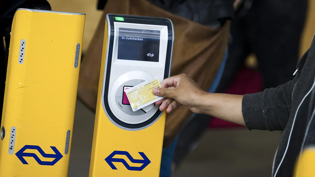 Prijs voor treinkaartje gaat omhoog, maar niet door verwachte loongolf na NS-deal