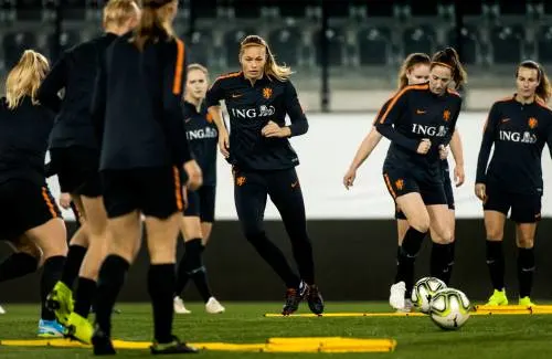 Voetbalsters in Alkmaar tegen Chili