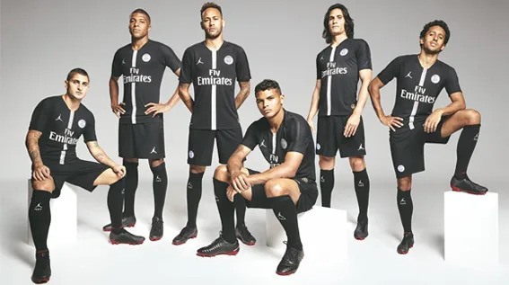 PSG presenteert gruwelijk tenue