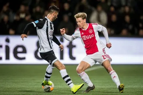 De Jong met liesklachten naar de kant