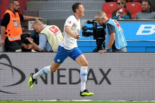 Eerste treffer Weghorst, rood voor Willems