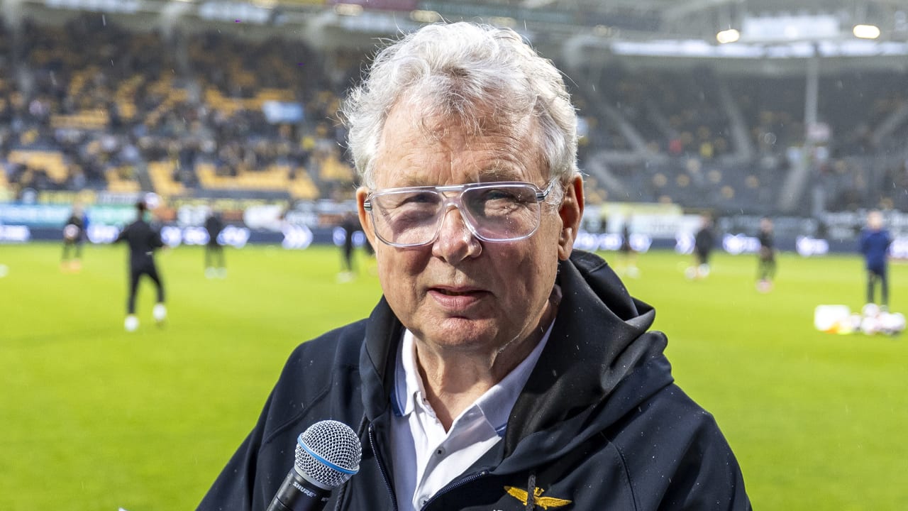 Wim Frijns stopt na 25 jaar als stadionspeaker van Roda JC
