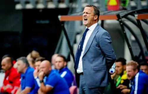 Van den Brom houdt opties open bij AZ