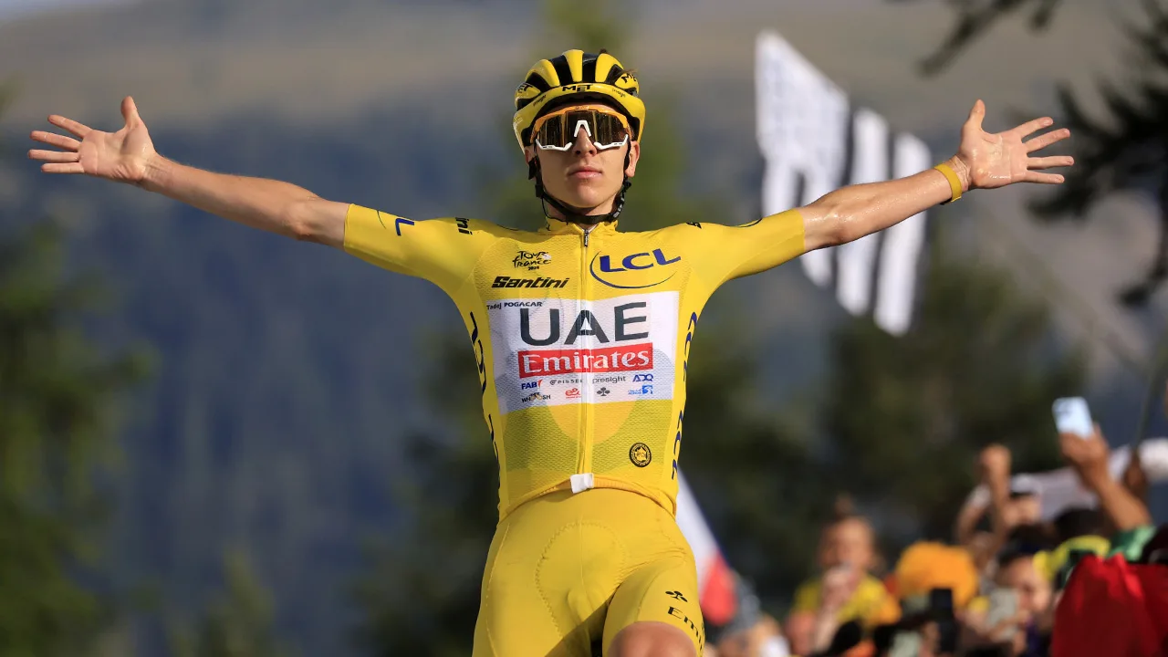Tadej Pogačar met vijfde ritzege vrijwel zeker van winst Tour de France