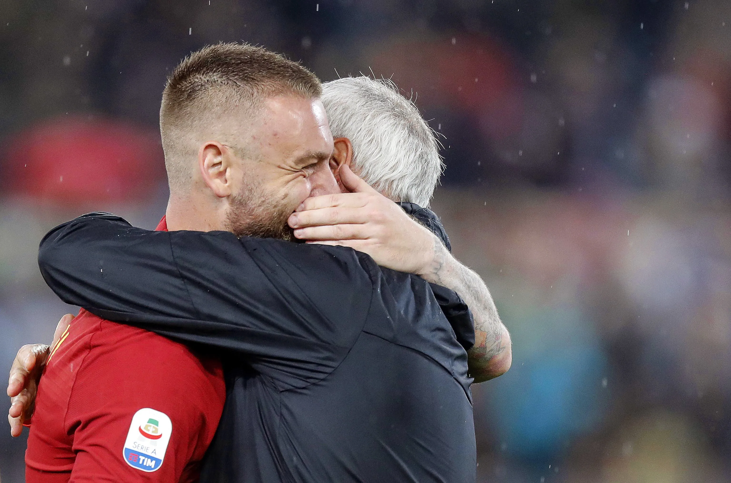 Ranieri houdt het niet droog bij afscheid De Rossi