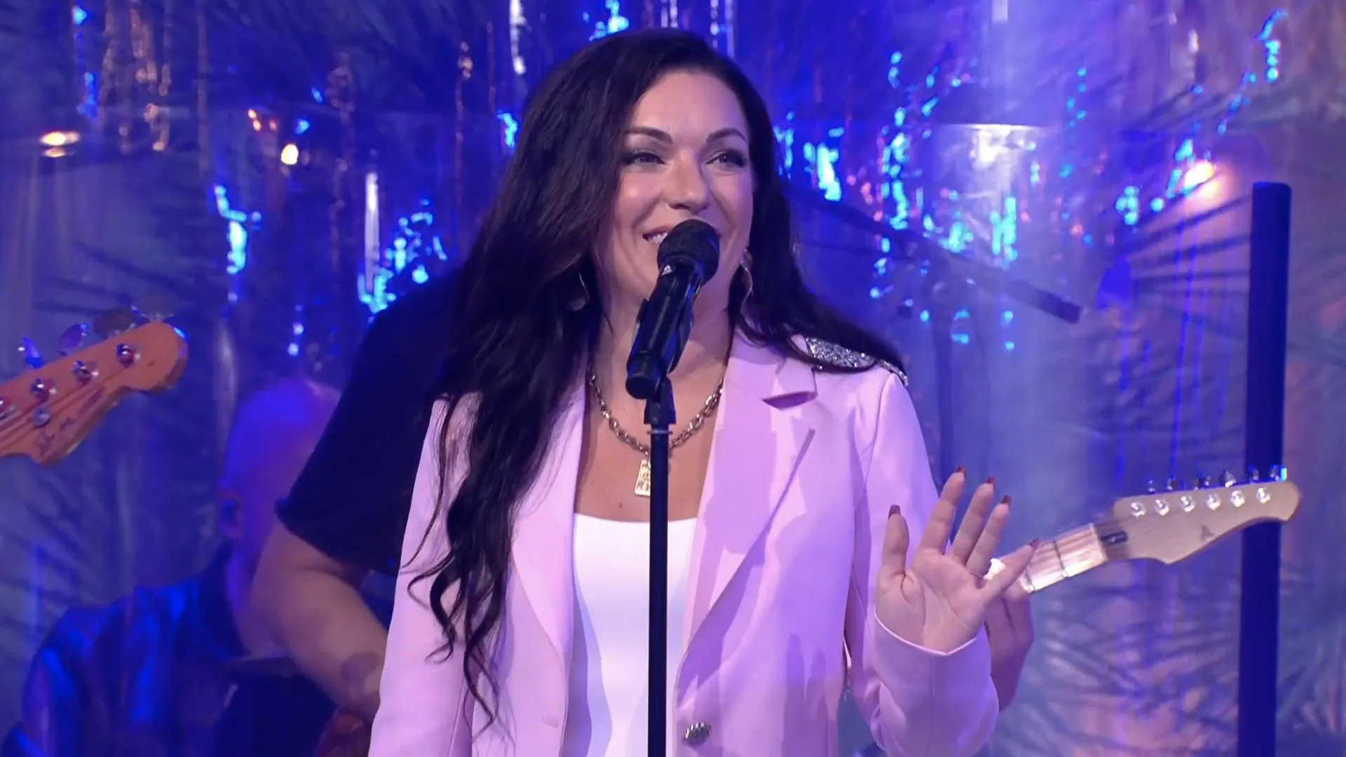 Jill Helena opent De Oranjezomer met 'Break the Silence'