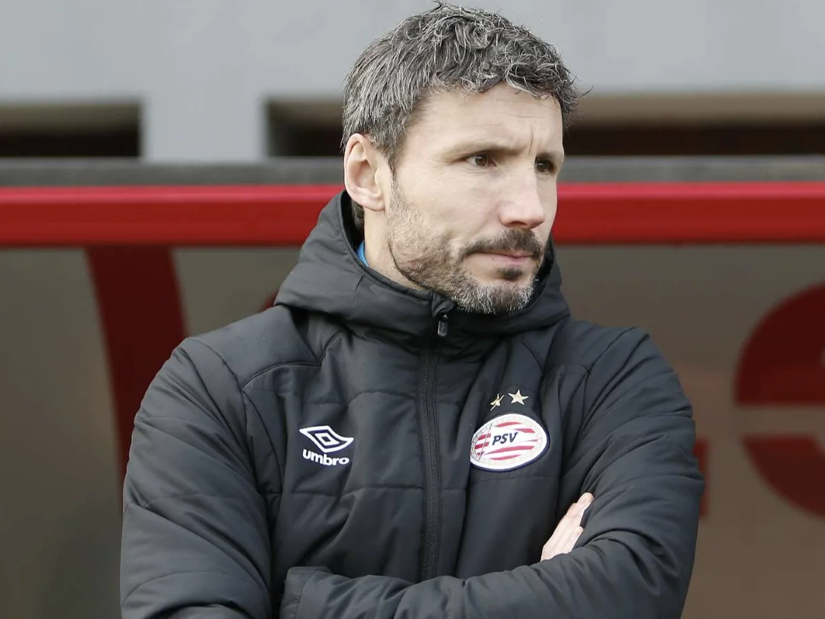 PSV speelt gelijk en moet in de achtervolging