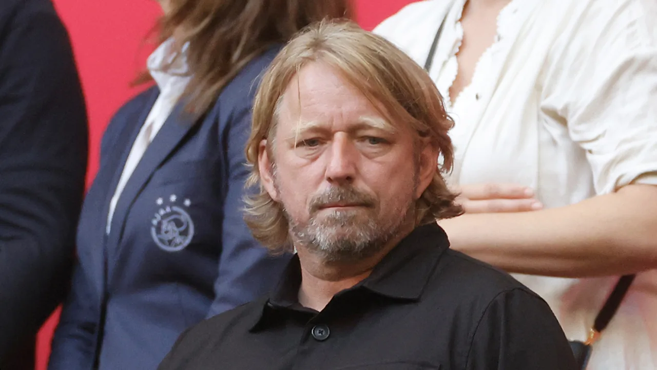 ‘Mislintat niet langer welkom op tribune van Ajax’