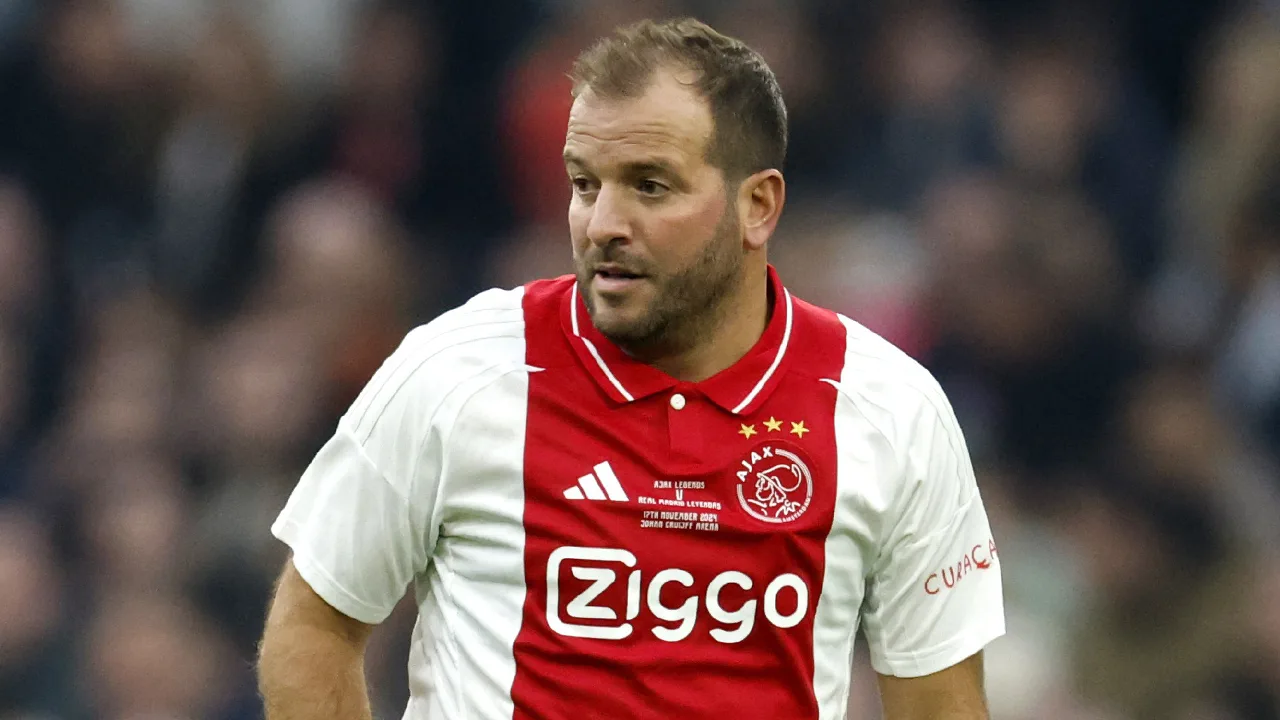 Van der Vaart: 'Ik hoop dat hij snel terugkomt bij Ajax, dit slaat natuurlijk nergens op'