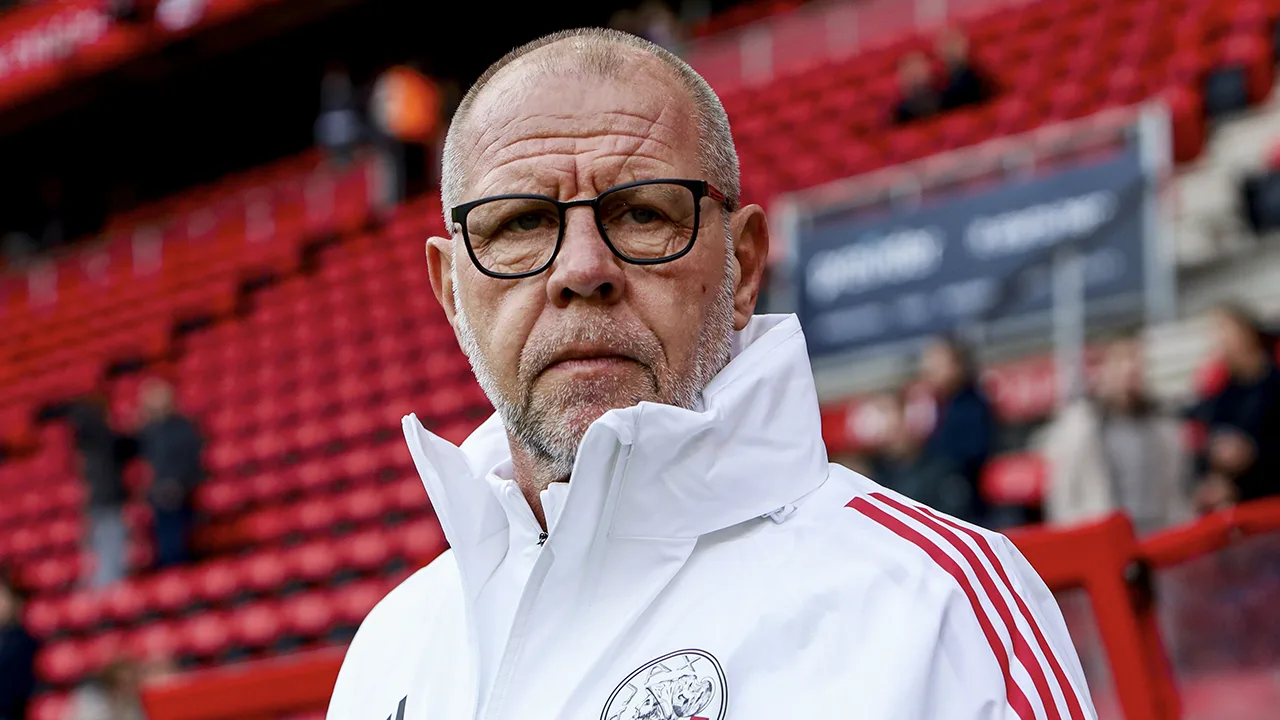 Fred Grim blijft voorlopig trainer van Ajax: 'Dat is naar mij gecommuniceerd'