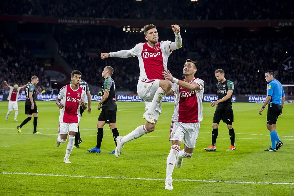 Ajax wint eenvoudig van FC Groningen
