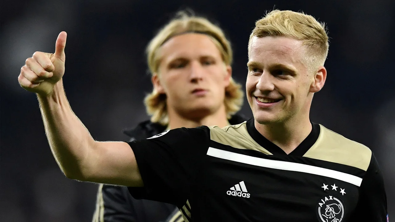 Van der Sar vergelijkt Van de Beek met Manchester United-legende Scholes