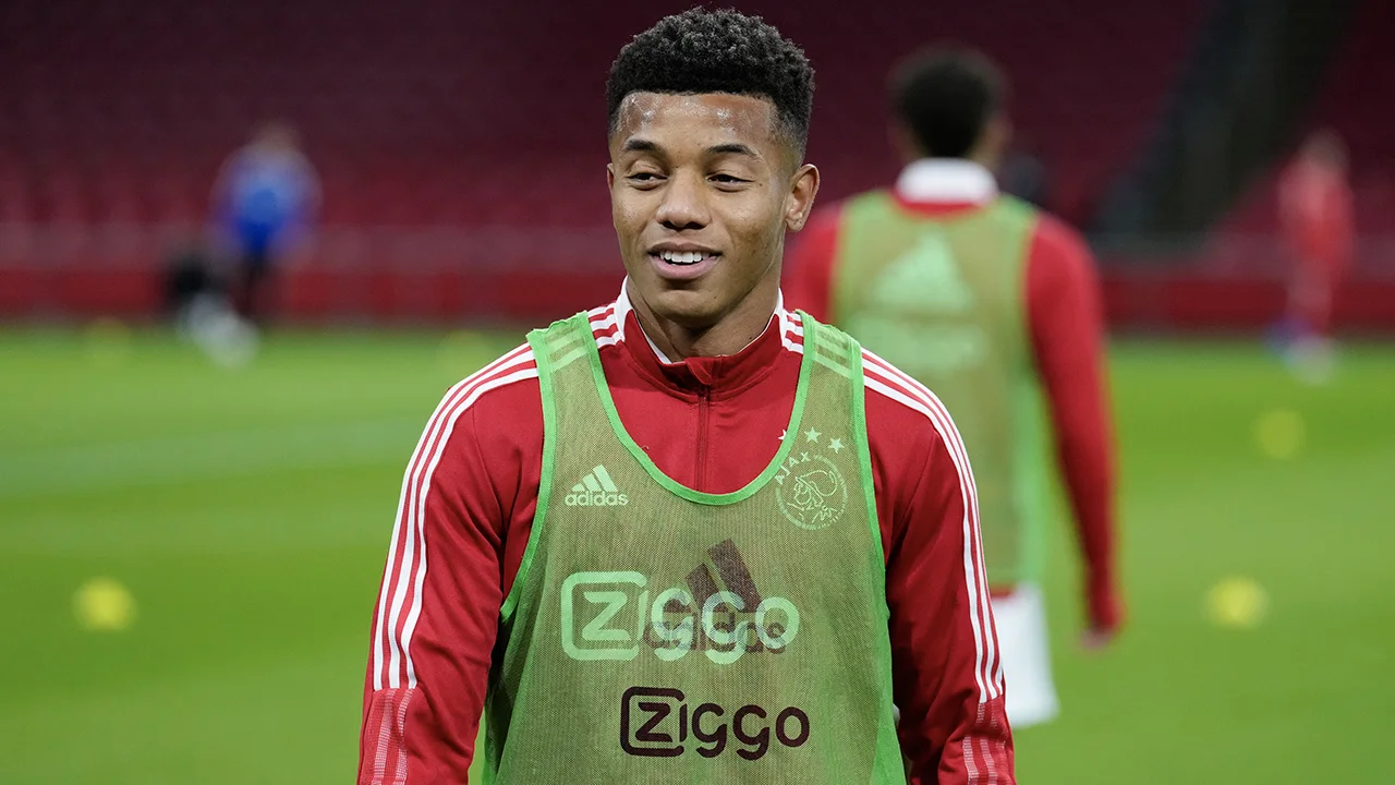 'Ajax slaat miljoenenbod op David Neres af'