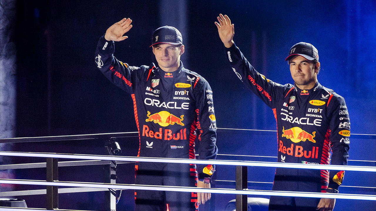 Verstappen voelt zich een 'clown' bij GP Las Vegas: '99 procent show en 1 procent sport'