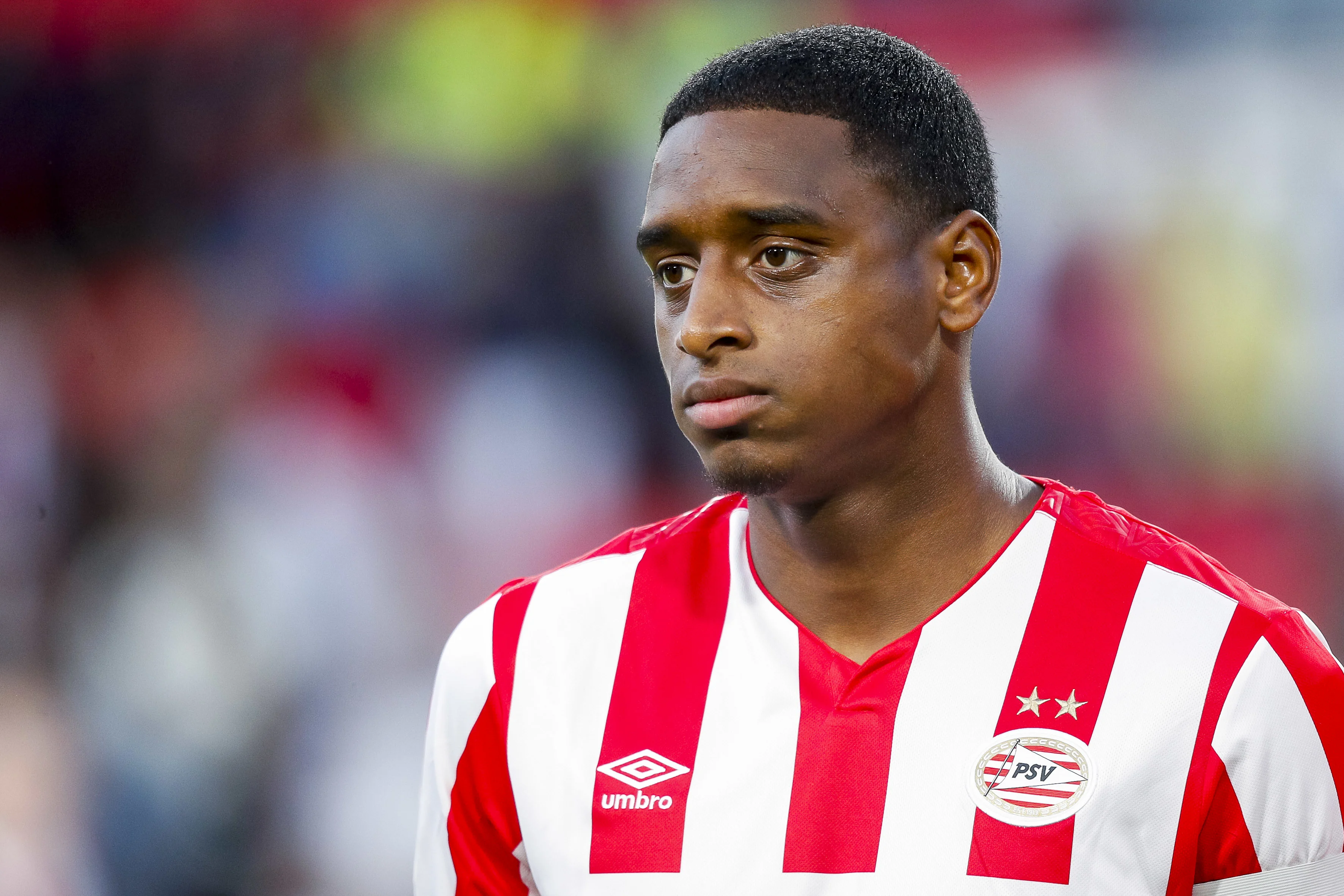 'Misschien moet Van Bommel hem de band afnemen'