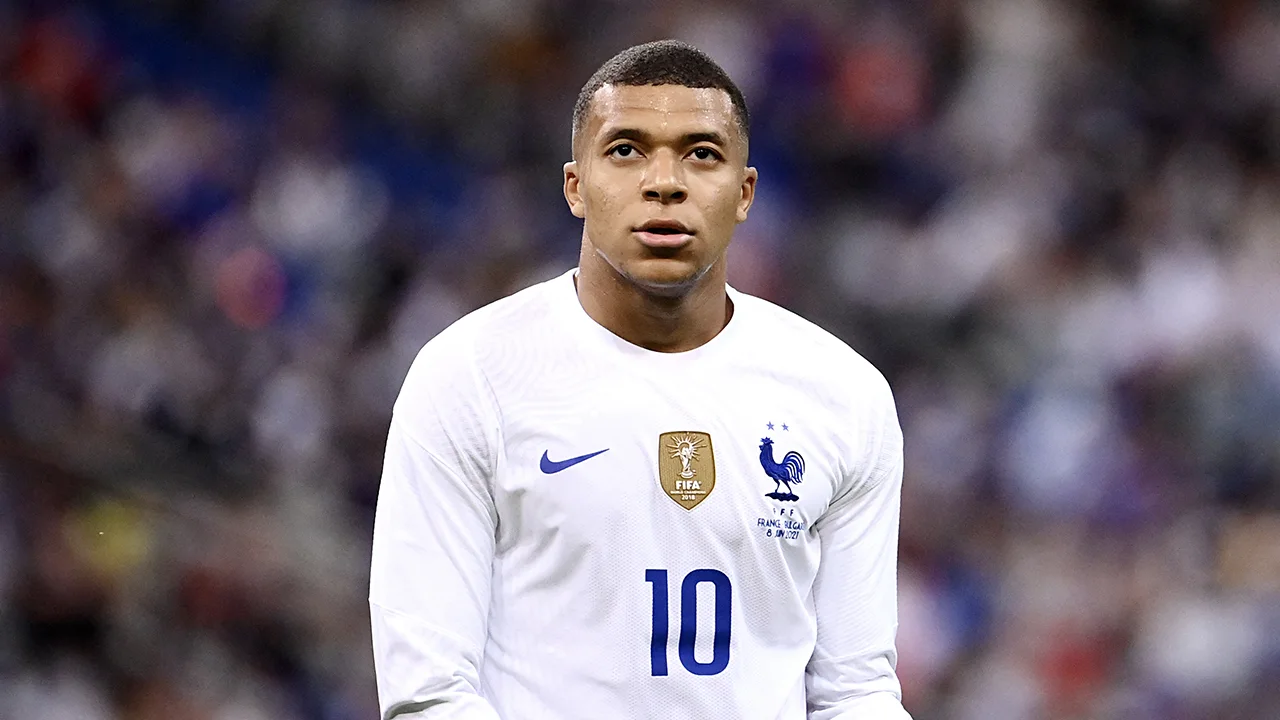 Mbappé twijfelt over toekomst: 'Is dit wel de juiste club voor mij?'