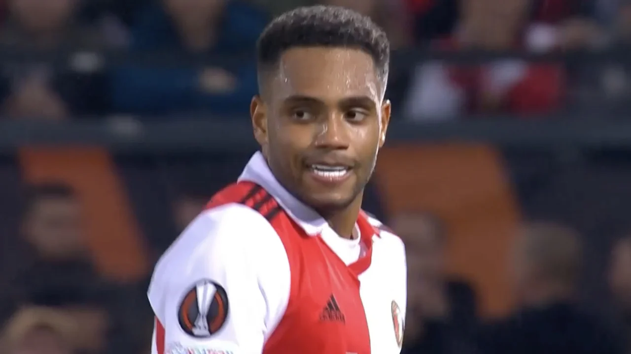 Danilo maakt fout met Twitter-bericht: 'Wie reist er ook af?'