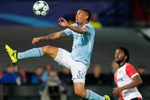 Nelom tekent bij Hibernian