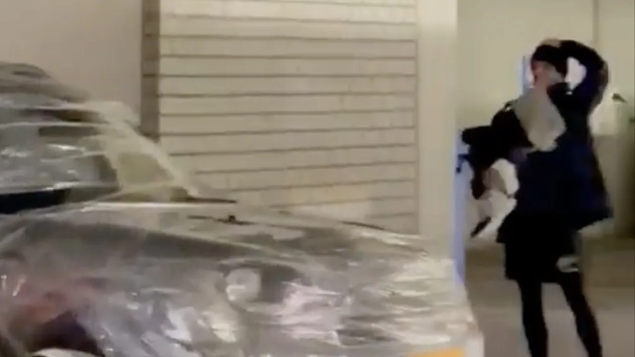 Voetbalhumor bij Fortuna Sittard: auto van George Cox volledig ingepakt