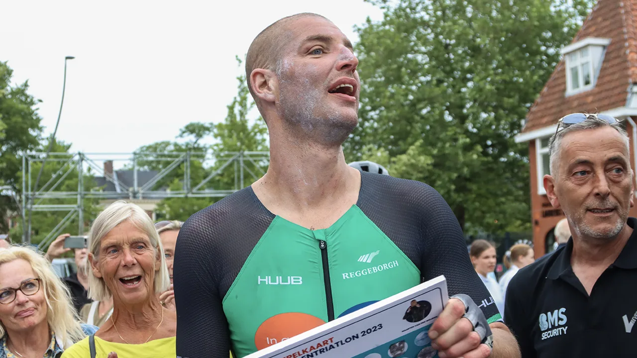 Van der Weijden finisht elfstedentriatlon zaterdag nog niet: 'Hij moet een slaapmoment pakken'