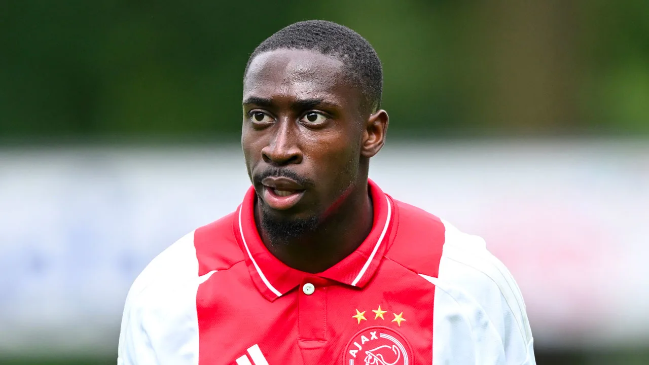 'Ajax in gesprek met Wolves om Carlos Forbs vroegtijdig terug te halen'