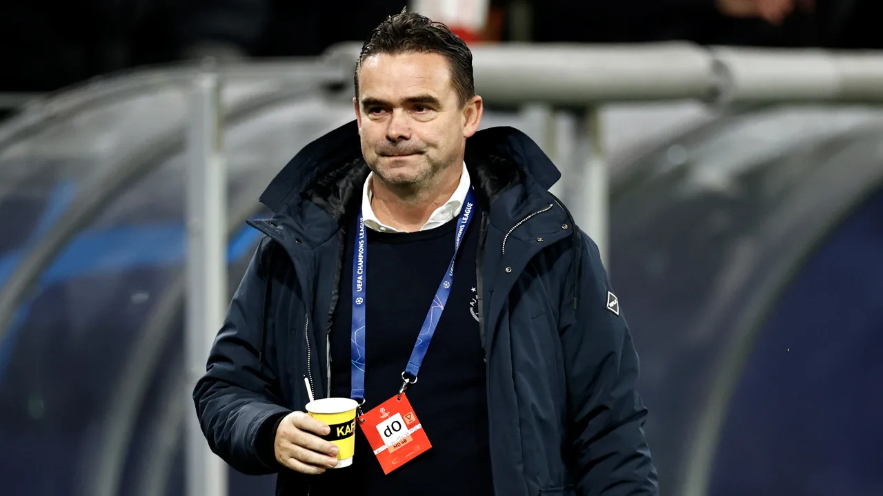Vertrek Overmars ook in het buitenland groot nieuws