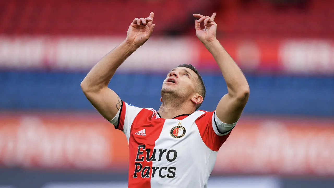 Feyenoord boekt dankzij sterke eerste helft simpele zege op PEC Zwolle