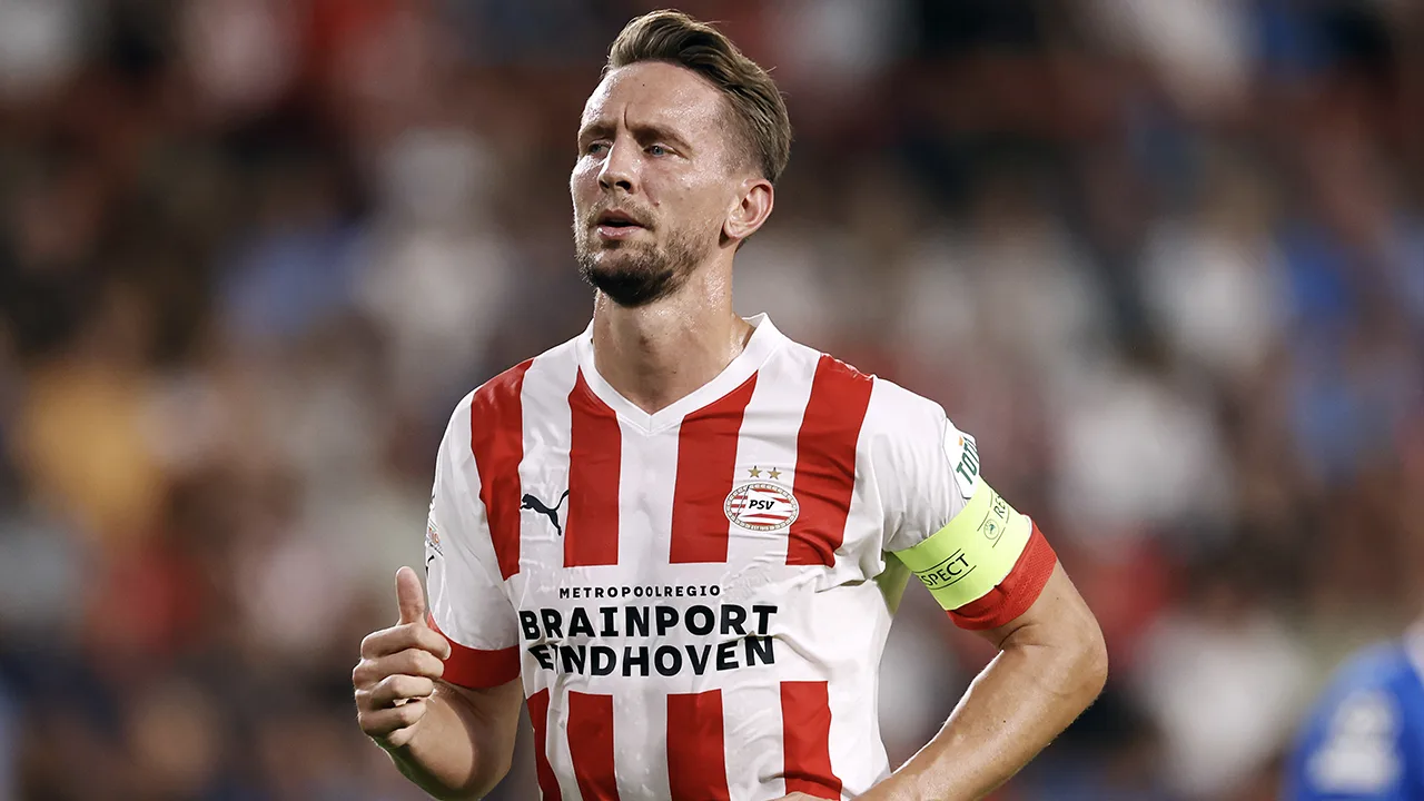 Slecht nieuws voor PSV: Luuk de Jong weken uit de roulatie