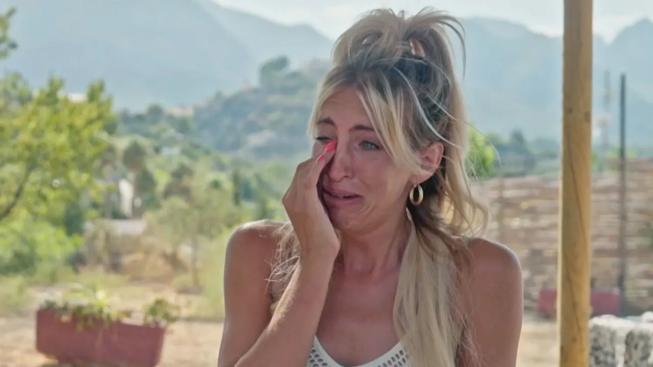 Denise emotioneel nadat zij op straat is gezet door Monique Hansler: 'Dit verdien ik niet!'