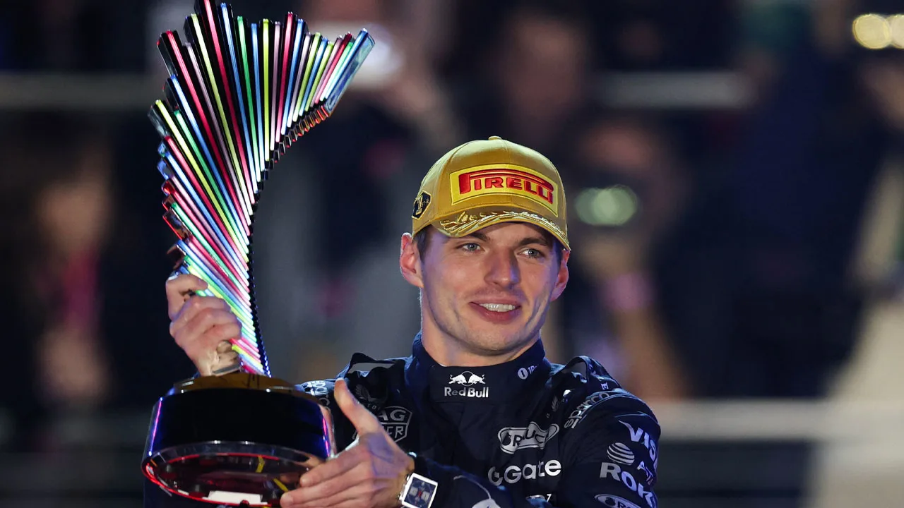 Zinderende titelstrijd: zo laat komt Verstappen in actie tijdens GP van Qatar