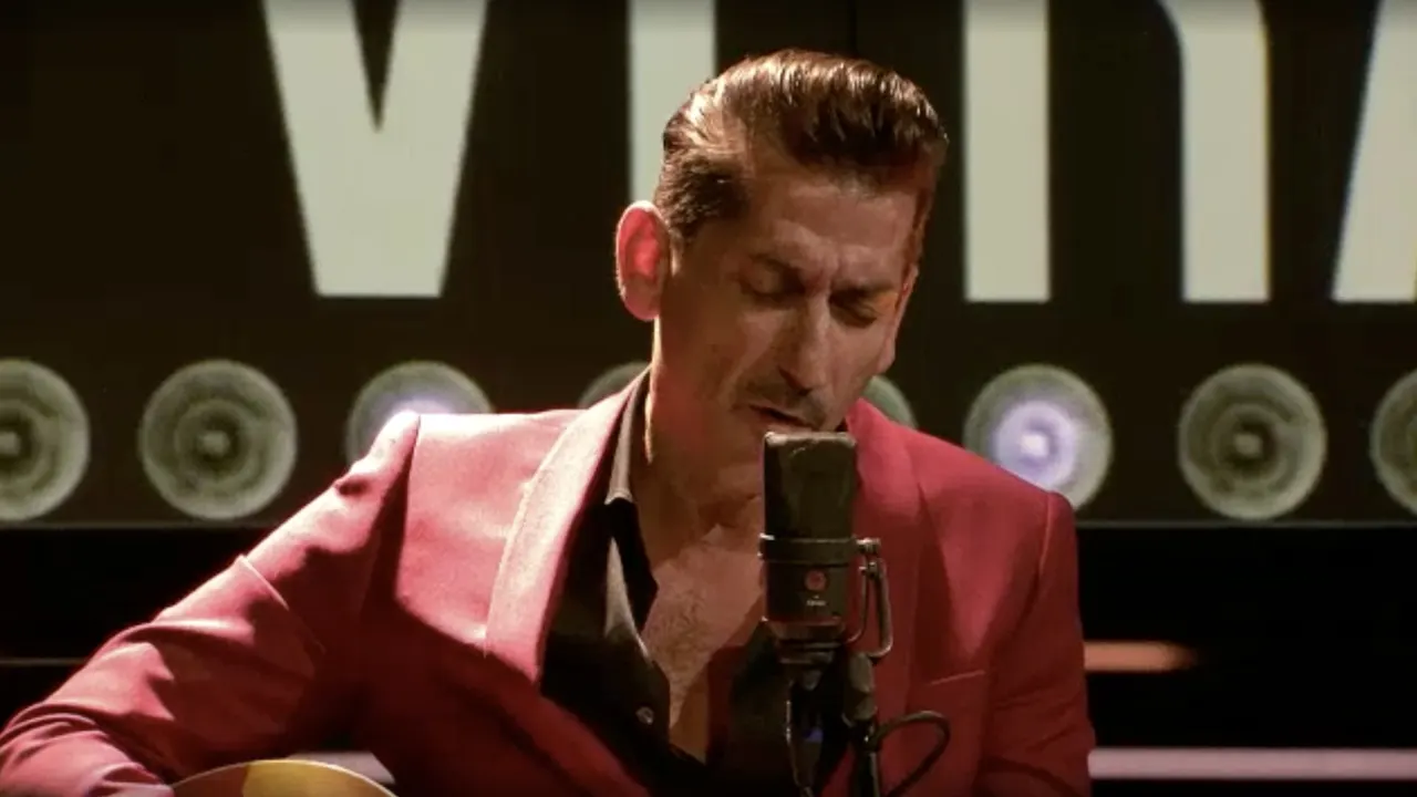 Danny Vera speelt nieuwe nummer 'Hold On To Let Go' bij DWDD