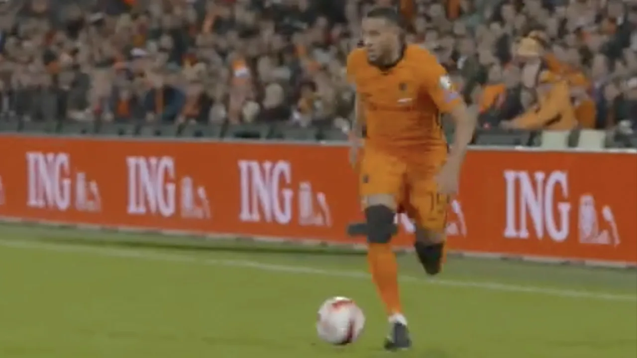 IN BEELD: technisch vaardige Danjuma niet af te stoppen vs. Gibraltar 