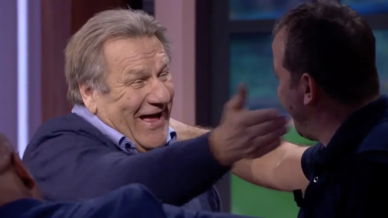 Van der Vaart onderbreekt tv-uitzending om Boskamp te feliciteren met kampioenschap Feyenoord