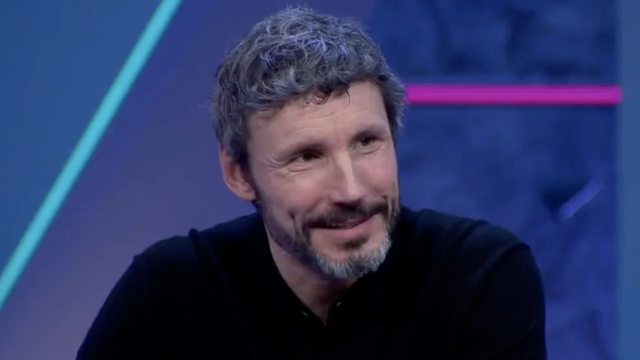 Mark van Bommel over mogelijk belletje van Feyenoord: 'De telefoon staat altijd aan'