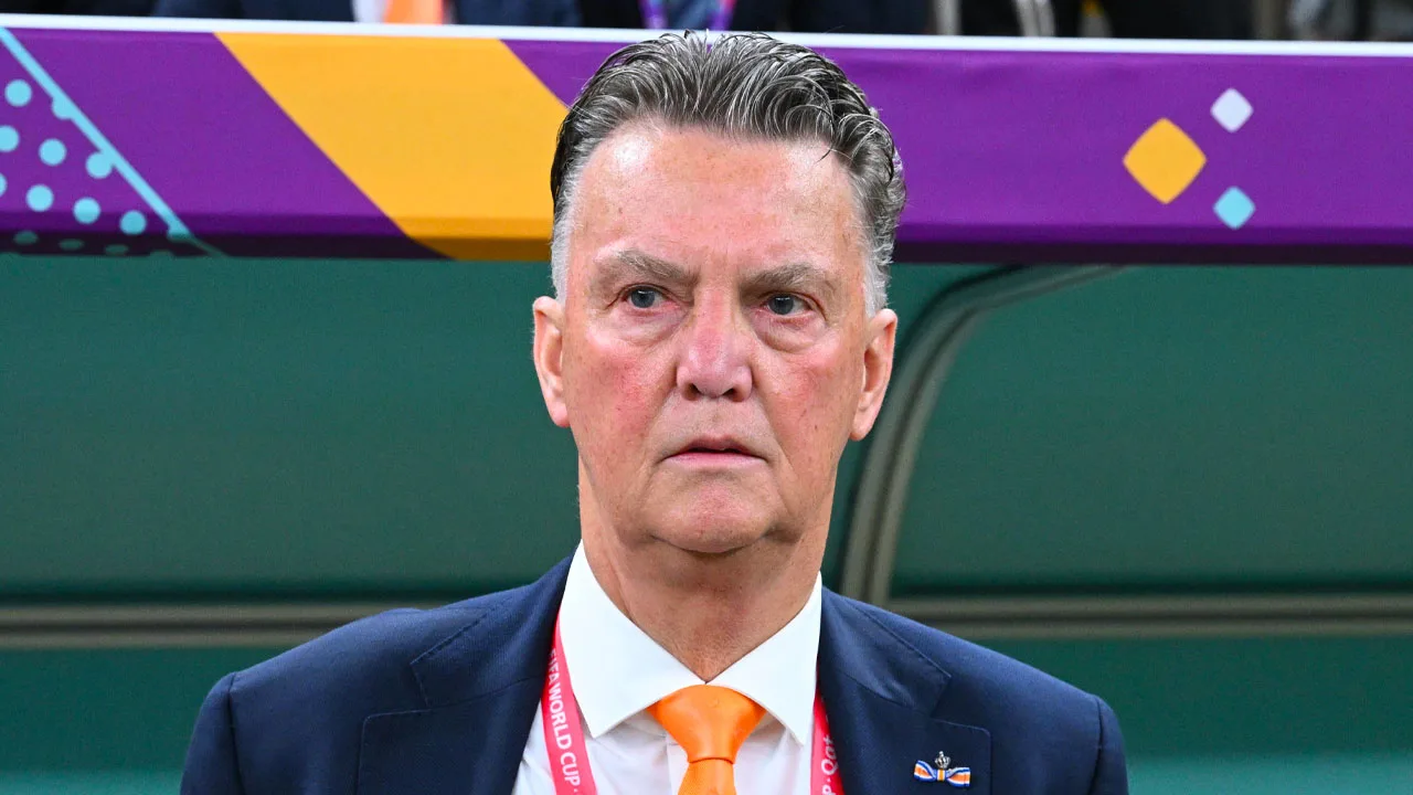 Van Gaal spreekt zich fel uit over de KNVB: 'Ze hebben hem in de steek gelaten!'