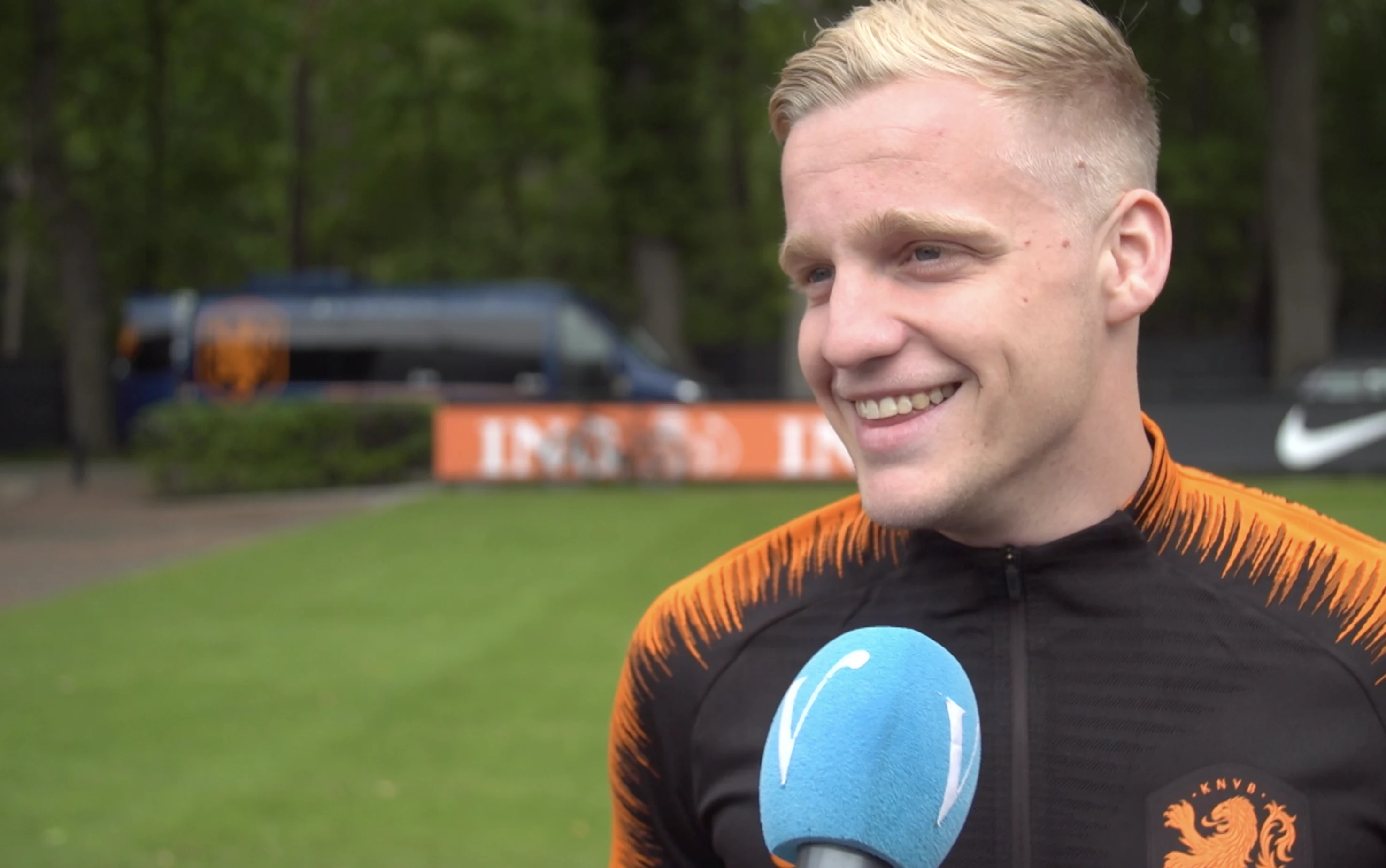 Praten Van de Beek en Bergwijn over Ajax-geruchten?