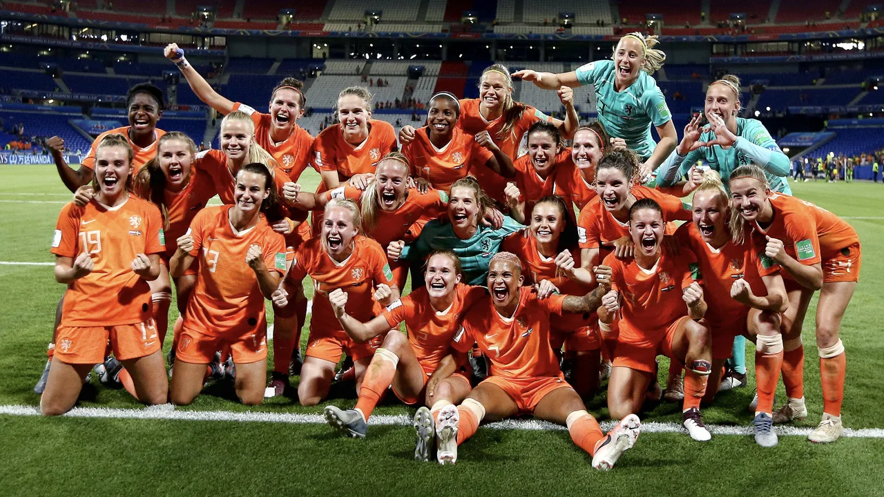Oranje Leeuwinnen krijgen rondvaart door Amsterdam bij winst WK