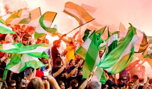 KNVB doet ook aangifte tegen fakkelgooiers